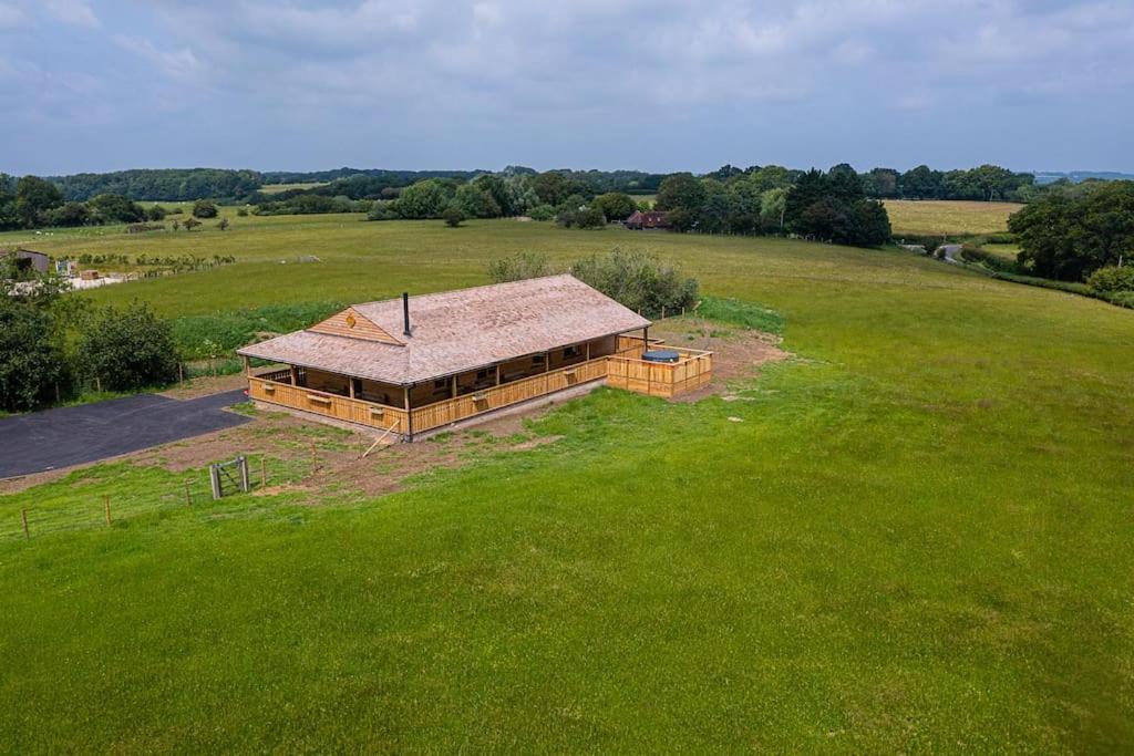 Luxury Log Cabin With A Hot Tub Stone  Eksteriør bilde