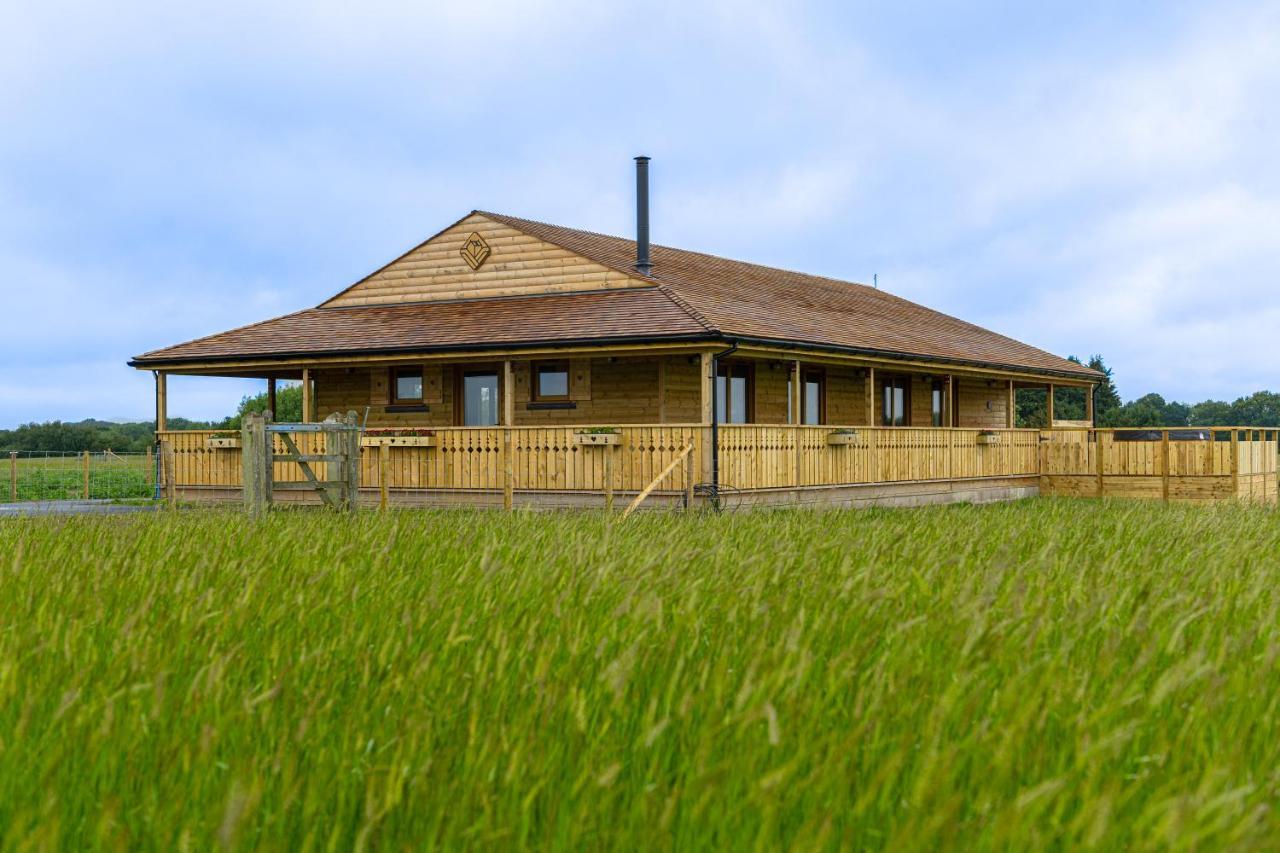 Luxury Log Cabin With A Hot Tub Stone  Eksteriør bilde