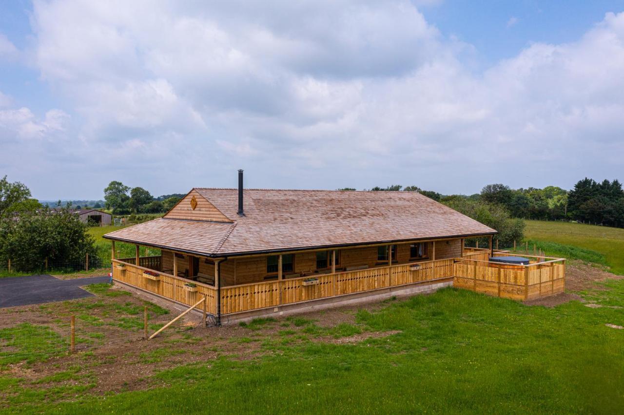 Luxury Log Cabin With A Hot Tub Stone  Eksteriør bilde